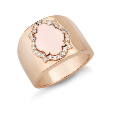 Anello scudo in oro, smalto rosa e diamanti