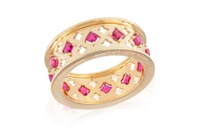 Anello fascia traforata rombi in oro e rubini