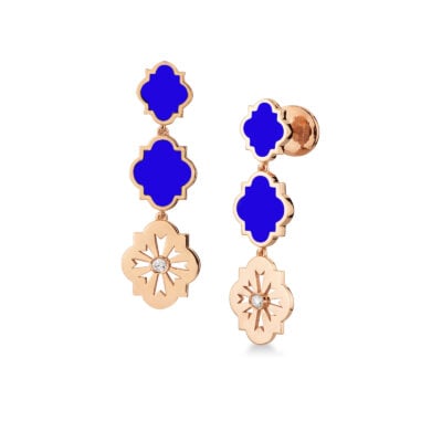 Orecchini pendenti a tre scudi in oro, smalto blu e diamanti