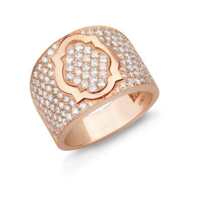 Anello scudo in oro e pavé di diamanti